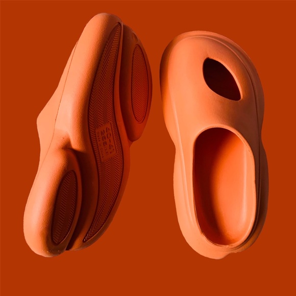 ORANGE FUTURISTIC THICK RUBBER SLIDES - Picture 4 of 4